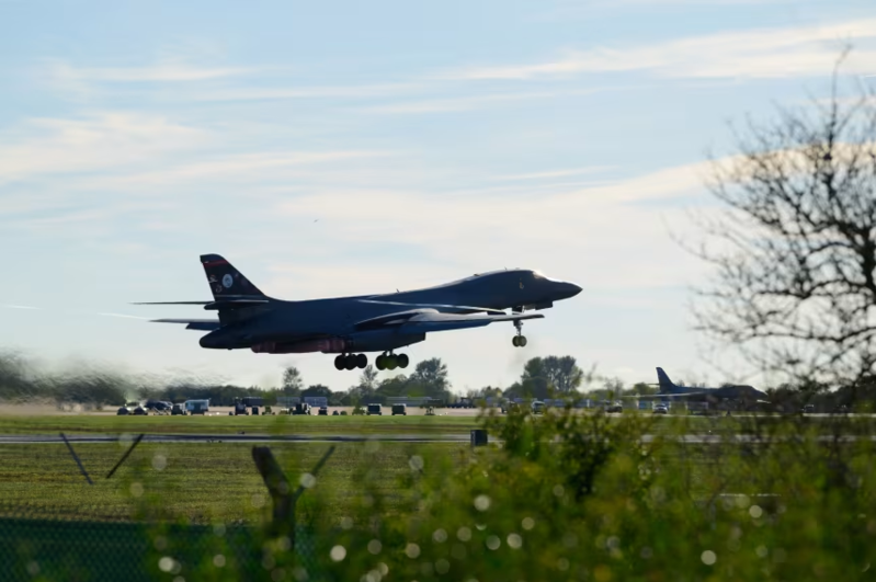 ABŞ bombardmançılarını Britaniyadakı bazadan çıxardı