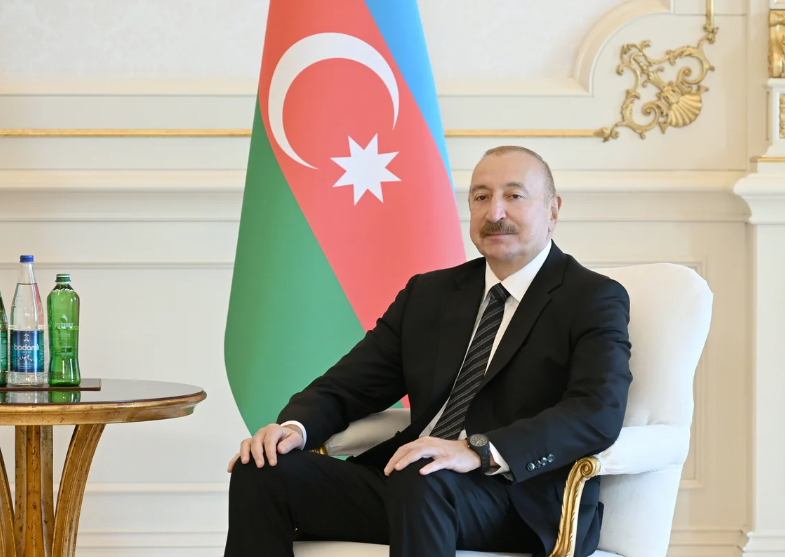 İlham Əliyevin Hun Manet ilə məhdud tərkibdə görüşü olub - Foto