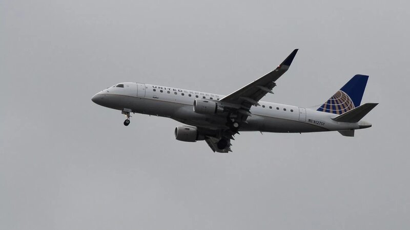Kanadada United Airlines təyyarəsi təcili eniş etdi