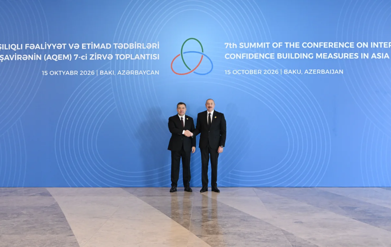 İlham Əliyev AQEM-in 7-ci Zirvə Toplantısında çıxış edib - Foto