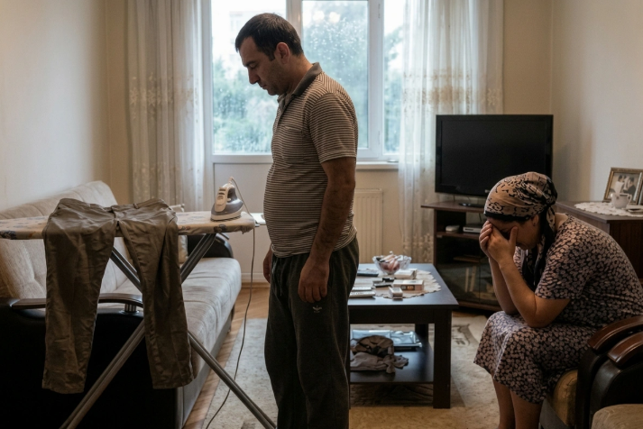Bakıda kişi şalvarını ütüləməyən arvadını döydü