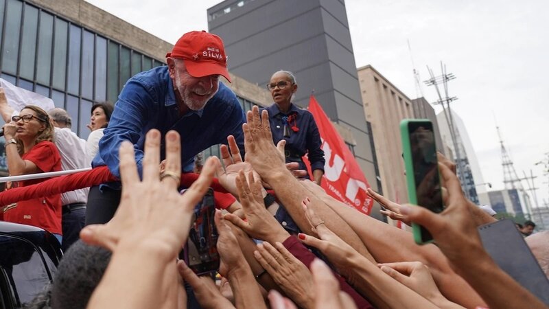 Lula da Silva yenidən Braziliya prezidenti seçildi