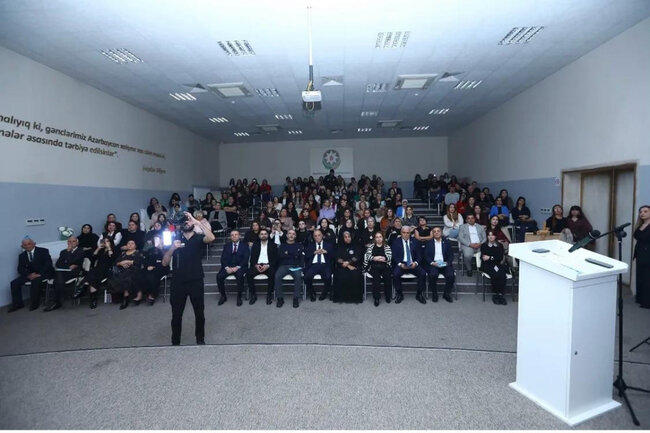 "Kəpənəyin dili ilə" kitabının təqdimat mərasimi keçirildi