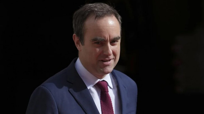 KİV: Lekornu Makronla məsləhətləşmələrdən sonra hökumət dəyişikliklərini təxirə salıb