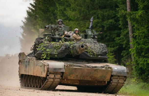 Avstraliya Ukraynaya "Abrams" tankları verdi