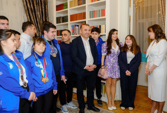 Leyla Əliyeva Azərbaycan Autizm Assosiasiyasının idmançı uşaqları ilə görüşüb - FOTO