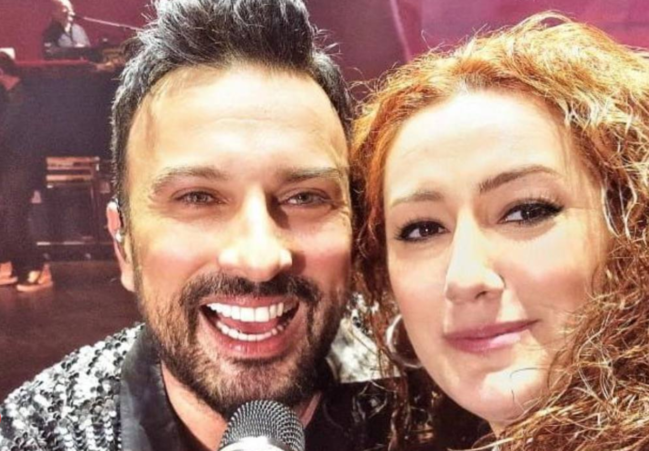 Tarkanla səhnədə görüşən xanım pərəstişkar GÖRÜN KİM İMİŞ - FOTO/VİDEO