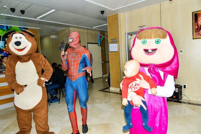 Avrora Qrup onkoloji xəstəlikləri olan uşaqları sevindirib