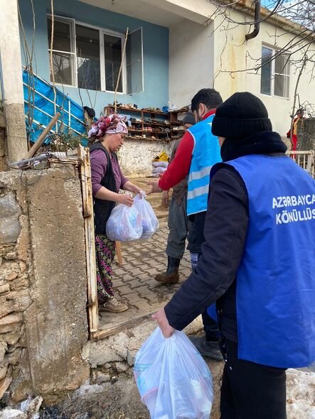 Azərbaycan könüllülərinin zəlzələ bölgəsindəki növbəti günü - FOTO