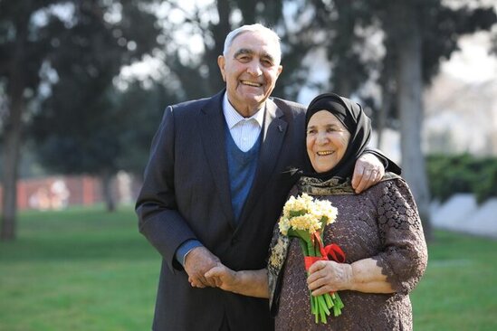 Xoşqədəm valideynlərinin evlilik ildönümünü qeyd etdi