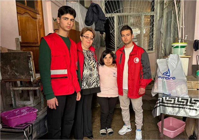 "Avrora MMC" aztəminatlı ailələrə bayram sovqatı çatdırıb