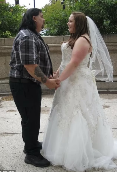 27 yaşlı qız keçmiş sevgilisinə analıq edir - FOTOLAR