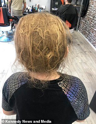 10 il saçını daramayan oğlan ilk dəfə bərbərə getdi - FOTO