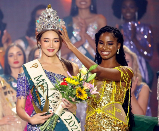 Yer planetinin ən gözəl qızı adi həyatda - Küçədə görən yan keçər - FOTO