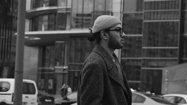 Azərbaycanlı gənc ifaçı Varşavada klip çədirdi (VİDEO)