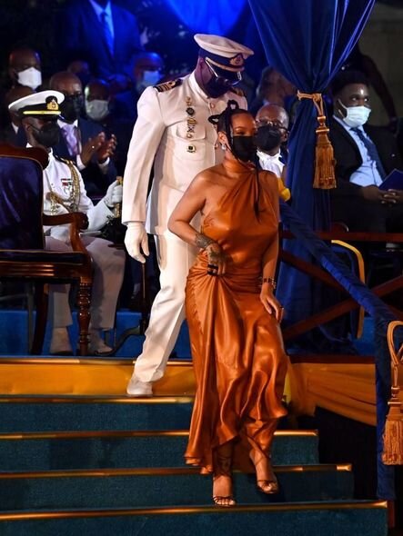 Rihannaya Milli Qəhrəman adı verildi - FOTO/VİDEO