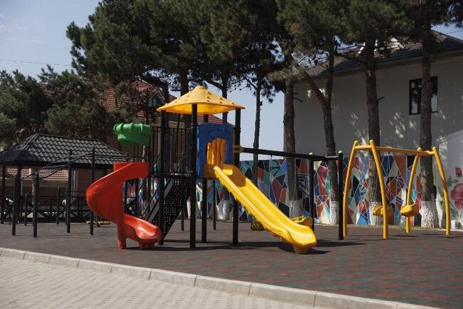 Suraxanı rayonunda 14 İyul küçəsi və parkda abadlıq işləri aparılıb