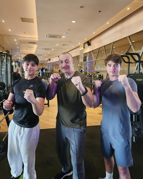 Prezidentin nəvələri ilə idman zalından MARAQLI FOTOLARI