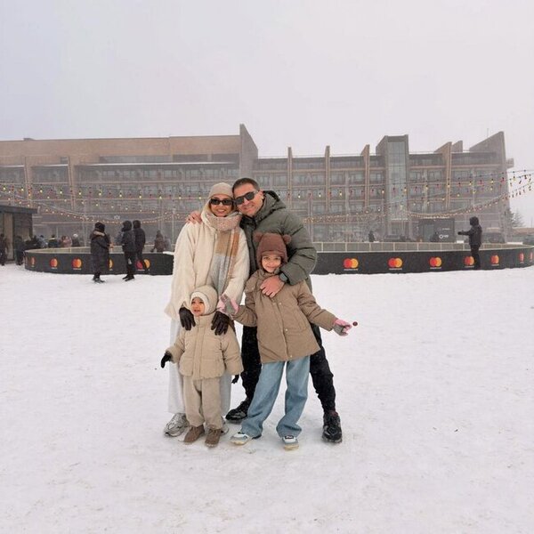 Ailələri ilə bayram fotosu paylaşdılar - Fotolar