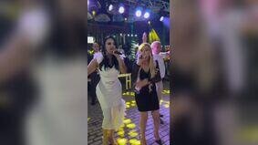 Azərbaycanlı müğənnilərin çıxışı zamanı HƏYƏCANLI ANLAR - VİDEO