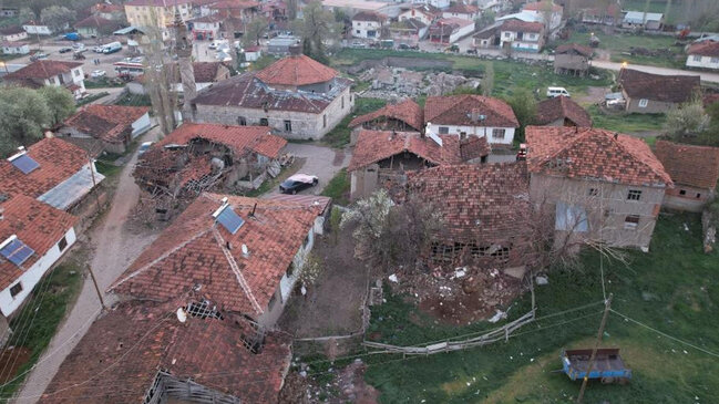 Türkiyədə 5,7 bal gücündə zəlzələdən sonra ÜRƏKAĞRIDAN GÖRÜNTÜLƏR