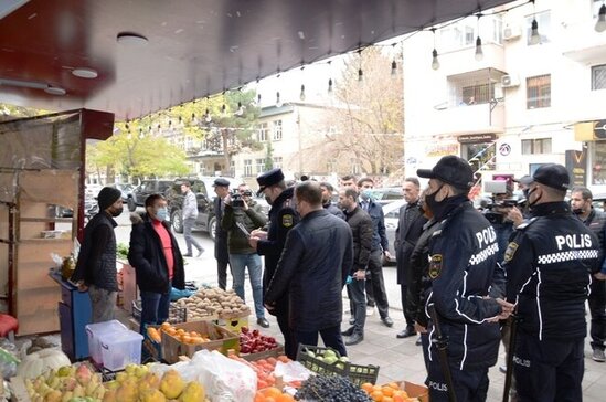 Paytaxtda qanunsuz küçə ticarəti ilə bağlı reydlər keçirilir - FOTO