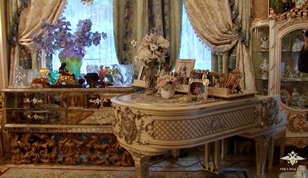 Stalinin "daça"sının yanı, Ermitaj tipli saray, 36 yataq otağı - "Şakro"nun malikanələri