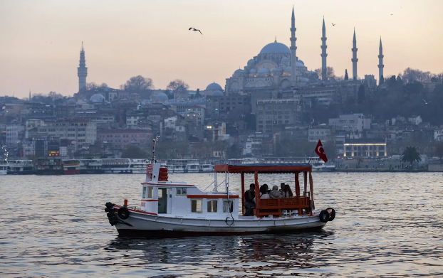 Seysmoloq İstanbulda güclü zəlzələ riski barədə xəbərdarlıq etdi