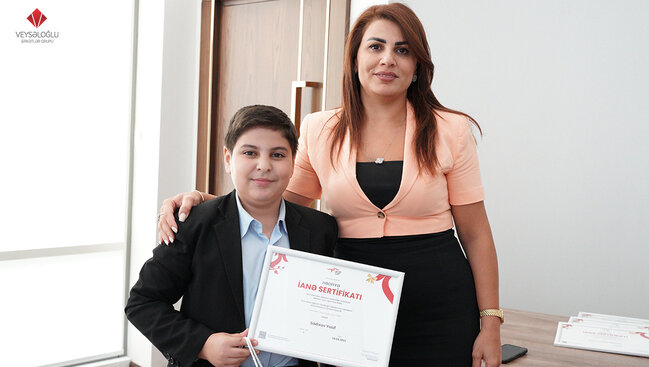 "Veysəloğlu" əməkdaşlarının uğur qazanan övladlarını mükafatlandırdı