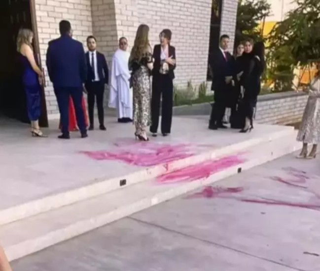 Bəyin anası kasıb olduğuna görə gəlinə hücum çəkdi - FOTO