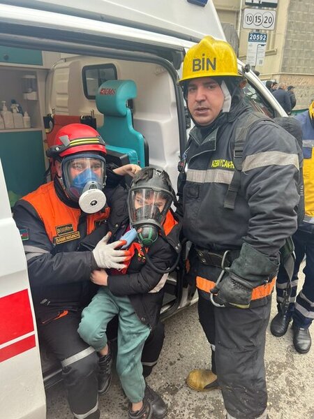 "Ev cəhənnəmə yansın, yoldaşımla nəvəmi son anda çıxarıblar" - Video