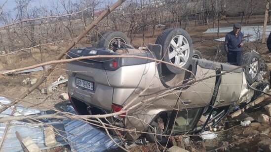 Tovuzda maşın aşdı: Kişi öldü, arvadı yaralandı - FOTO