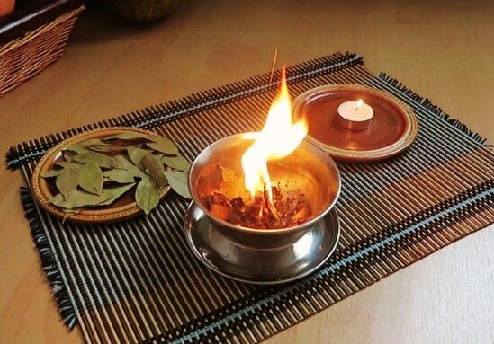 Evdə dəfnə yarpağı yandırmağın - FAYDALARI