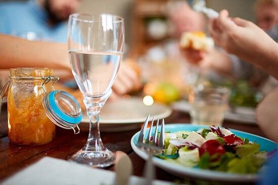 Yemək zamanı su içmək olarmı?