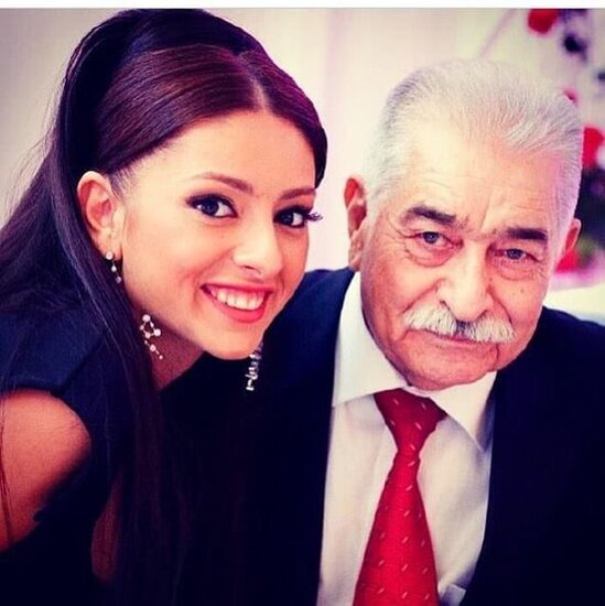 İntihar edən qız polkovnikin nəvəsidir: Bloqqer imiş- FOTO