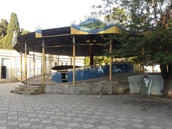 2 şəhidin abidəsi ucaldılan park baxımsız qalıb, yolları kələ-kötürdür - ŞİKAYƏT - FOTO