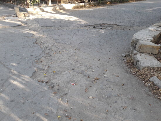 2 şəhidin abidəsi ucaldılan park baxımsız qalıb, yolları kələ-kötürdür - ŞİKAYƏT - FOTO