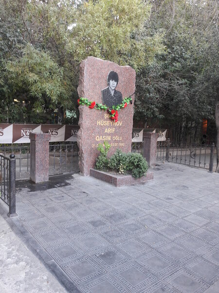 2 şəhidin abidəsi ucaldılan park baxımsız qalıb, yolları kələ-kötürdür - ŞİKAYƏT - FOTO
