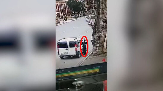 Gəncədə avtomobillərdən oğurluq edən zaman kameralara düşən şəxs yaxalandı - FOTO/VİDEO