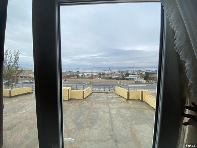 TƏCİLİ HƏYƏT EVİ SATILIR - FOTOLAR