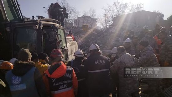 Azərbaycanın xilasediciləri dağıntılar altından 198 saatdan sonra 2 nəfəri sağ çıxarıb - FOTO