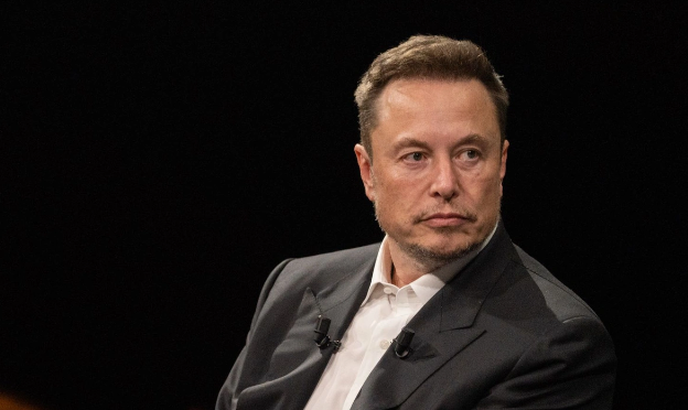 Maskın сinsiyyətini dəyişən oğlu atası haqqında: "Qəddar və özünəheyrandır"