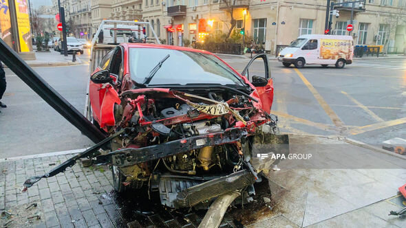 Bakıda iki avtomobil toqquşub, xəsarət alanlar var - YENİLƏNİB + FOTO