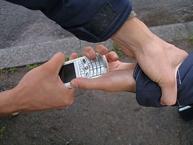 Bakıda "kreativlik": Həbsxanaya telefonu görün necə keçirtmək istədi - FOTO