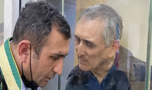 İlkin Süleymanovun vəkilinin saxlanılmasına səbəb olan hadisənin ANBAAN GÖRÜNTÜSÜ