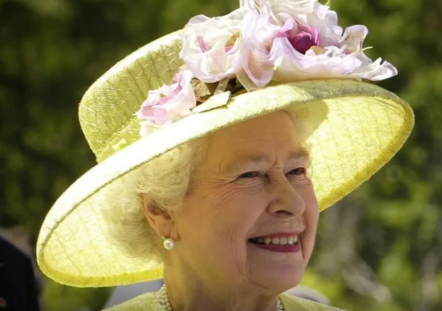 Kraliça II Yelizaveta hər gün nə yeyirdi: Keçmiş aşpazı AÇIQLADI