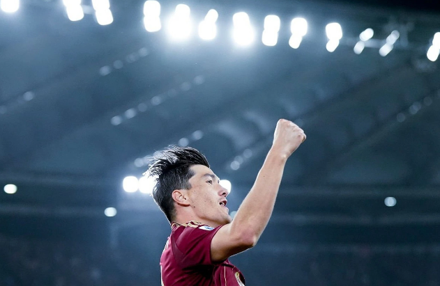 Özbəkistanlı futbolçu İtaliya klubunda ayın ən yaxşısı seçildi