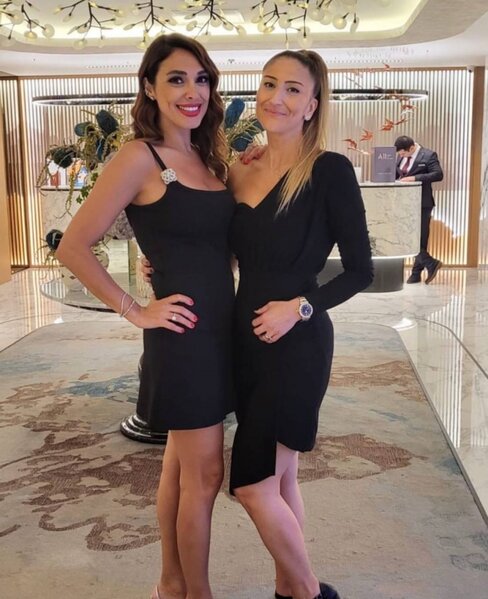 Tanınmış aparıcı polislə evləndi