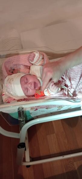 Azərbaycanda ikiaylıq körpə küçəyə atıldı – FOTO