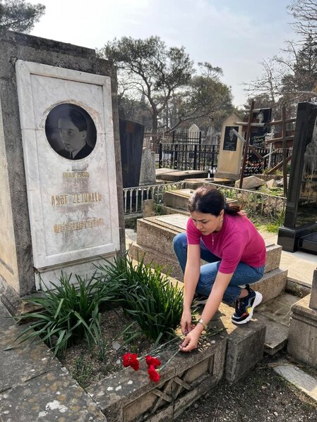 Asəf Zeynallının məzarı baxımsız qalıb - FOTO